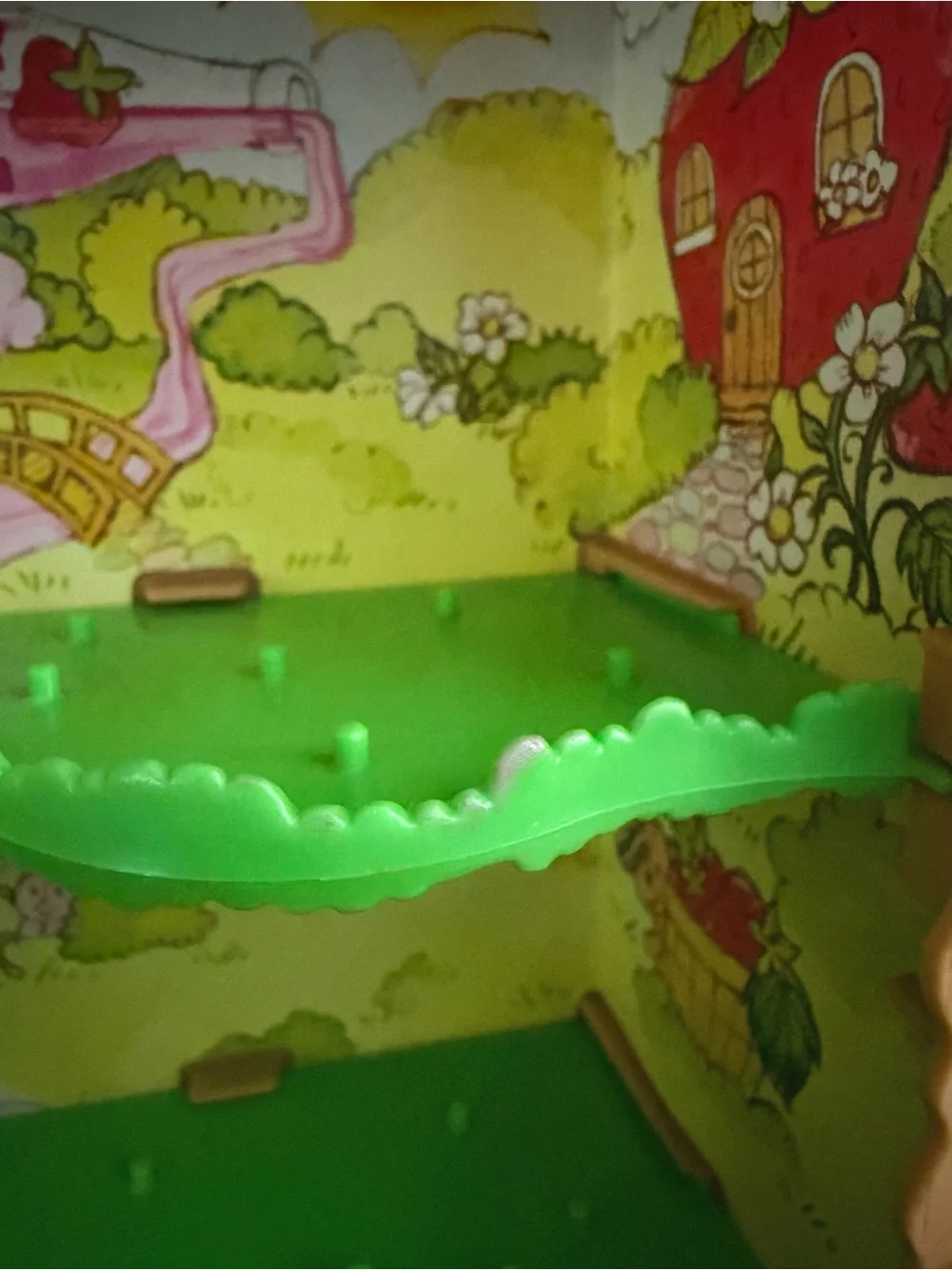 1981 Strawberry Shortcake Berry Patch Carry Case and Display Cabinet